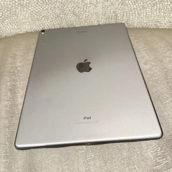 Apple iPad Pro 12.9-inch (2nd generation) A1670 64 GB, Wi-Fi, 12.9 in - Space... - Picture 3 of 7